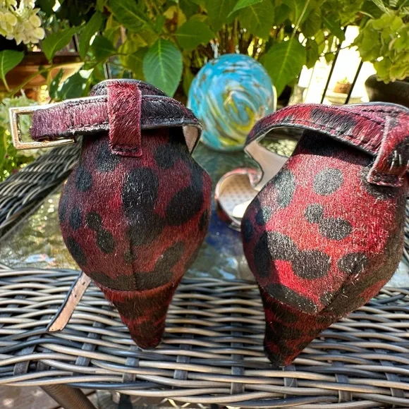 BODEN T-Bar strap black and Burgundy animal Print Pointed Toe Pump Size 38/7.5 - Picture 6 of 8